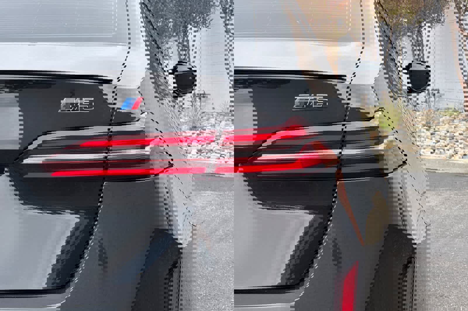 Used 2025 BMW M5 w/ Executive Package image 32