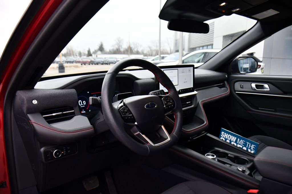 Used 2025 Ford Explorer ST-Line image 11