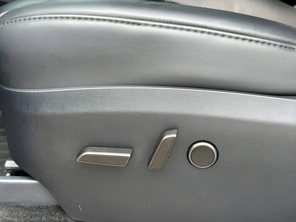 Used 2024 Tesla Model Y Long Range RWD image 11