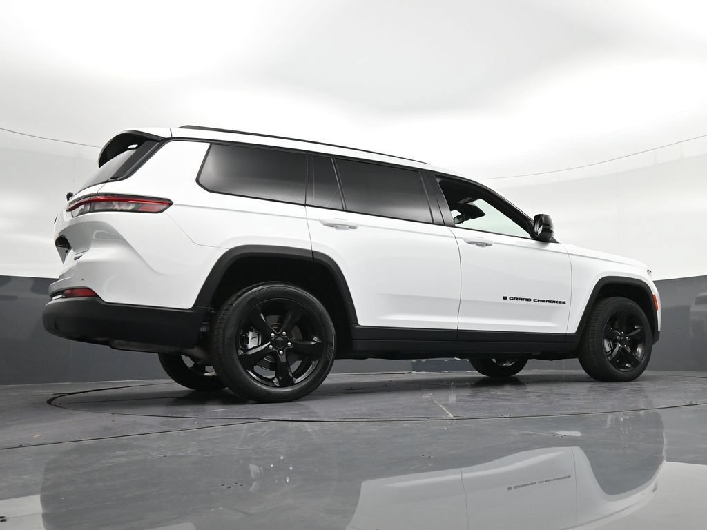 Used 2024 Jeep Grand Cherokee L Limited w/ Black Appearance Package AWD/4WD image 23