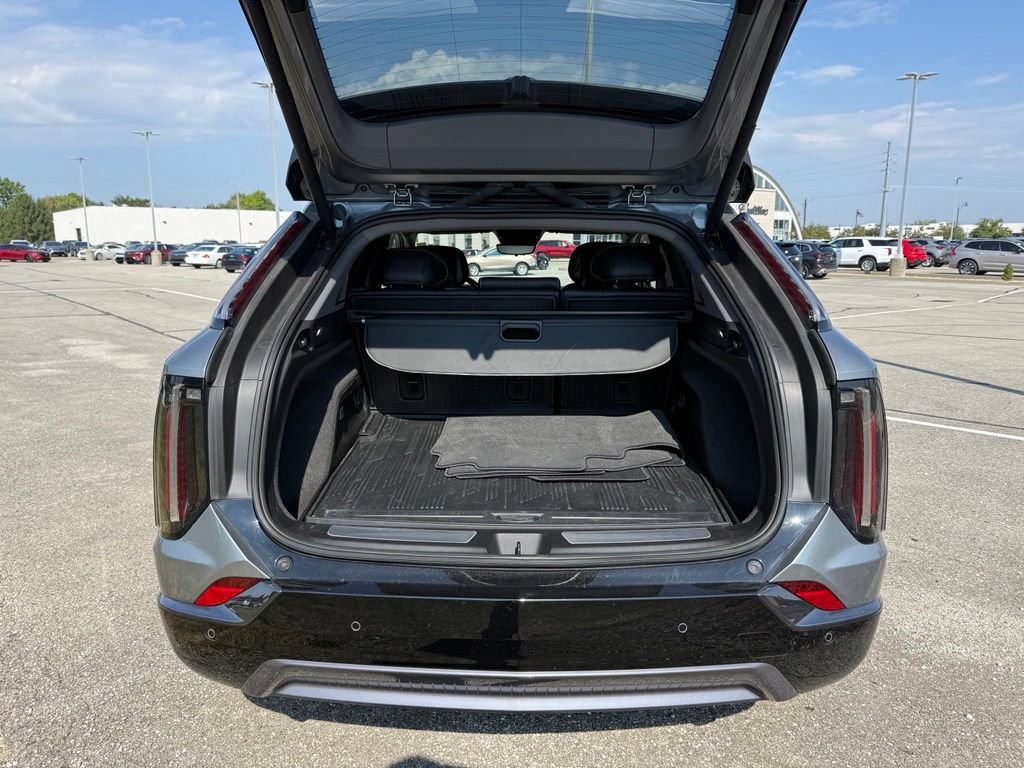 Certified 2025 Cadillac Optiq Sport 2 w/ LPO, Floor Liner Package AWD/4WD image 14