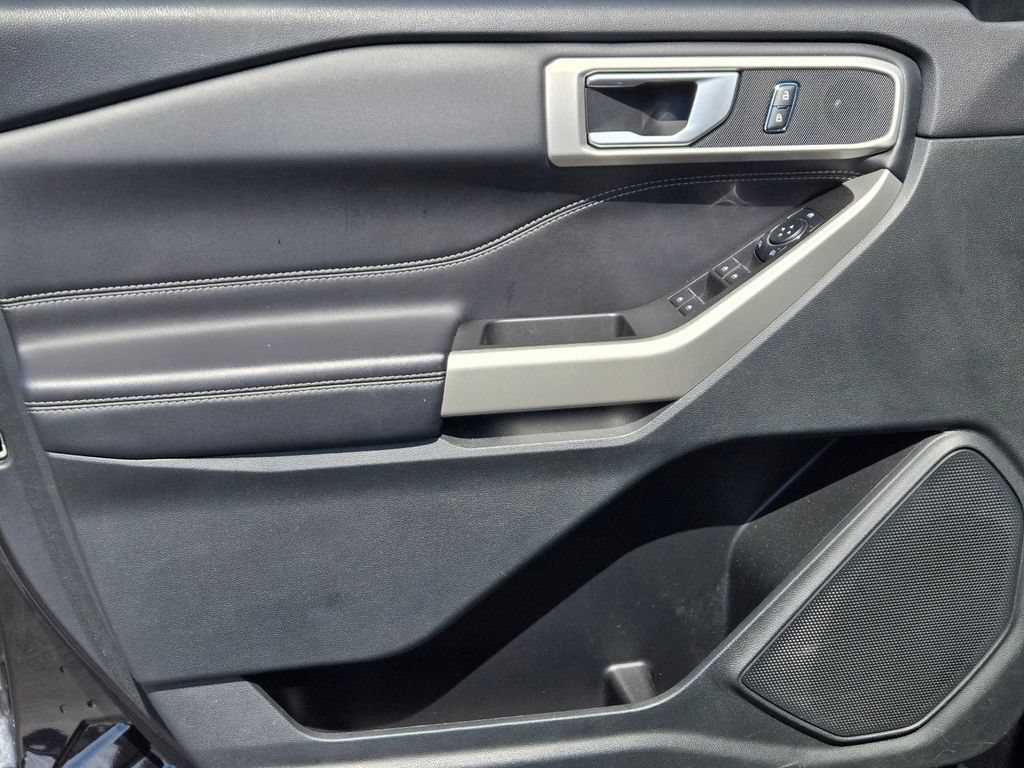 Used 2024 Ford Explorer XLT RWD image 13