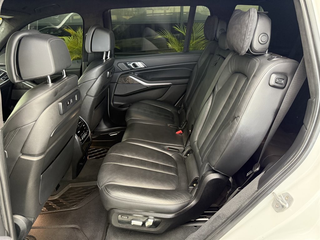 Used 2020 BMW X7 M50i w/ Executive Package image 16