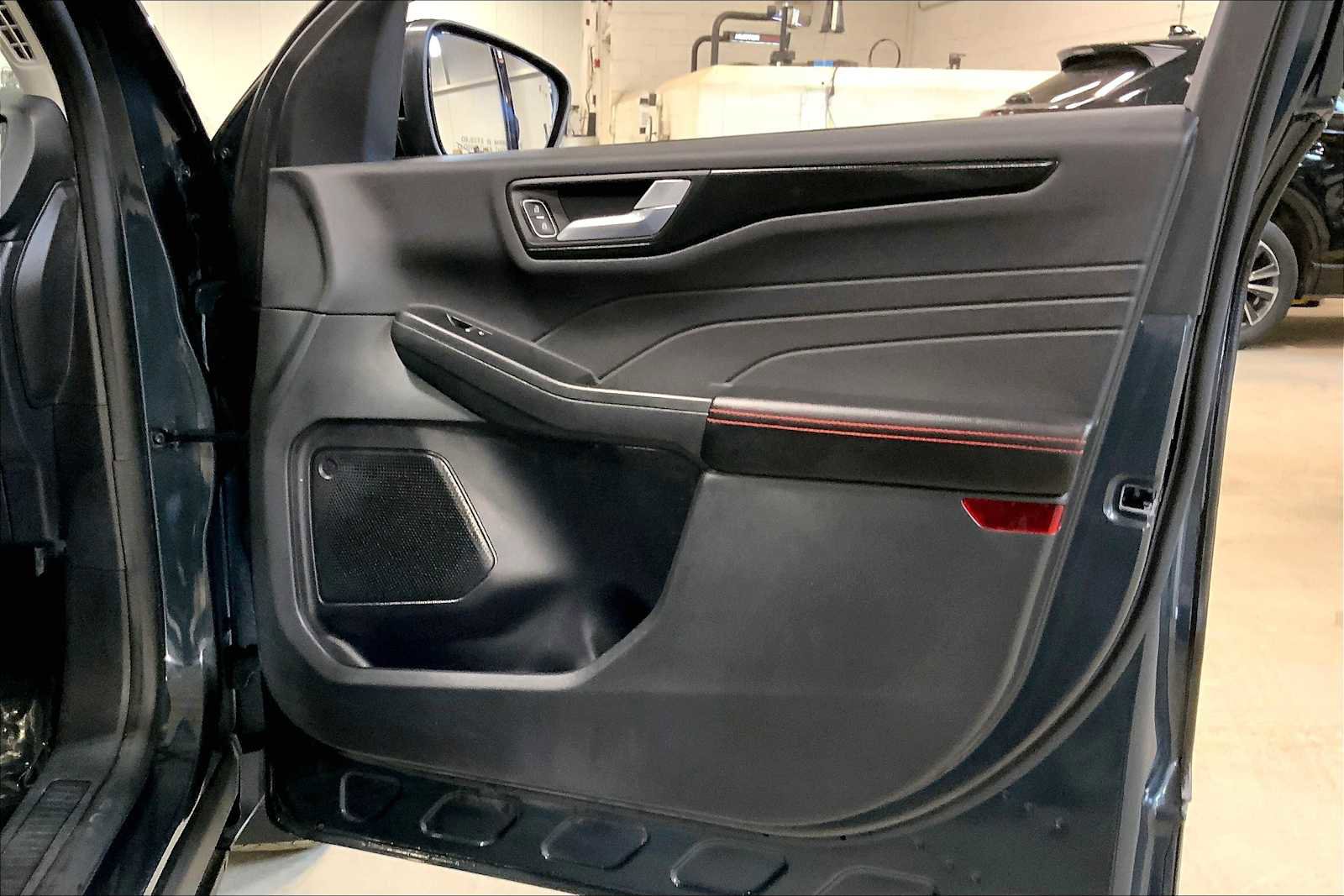 Used 2022 Ford Escape SEL w/ SEL Stealth AWD Package image 22