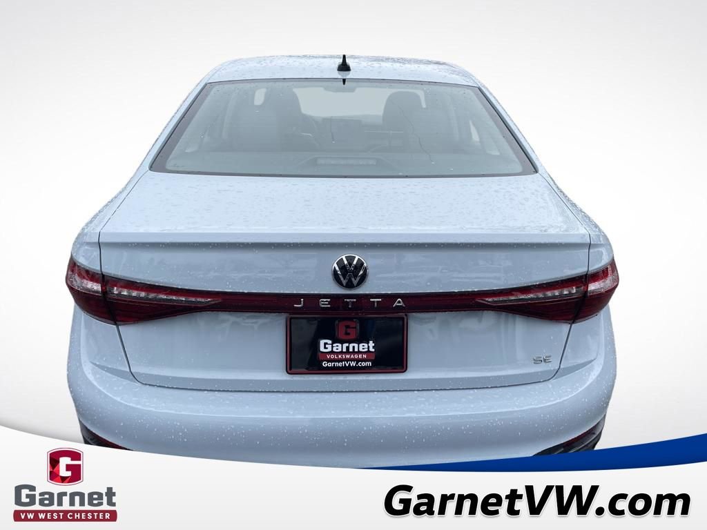 Certified 2025 Volkswagen Jetta SE w/ Sunroof Package image 4