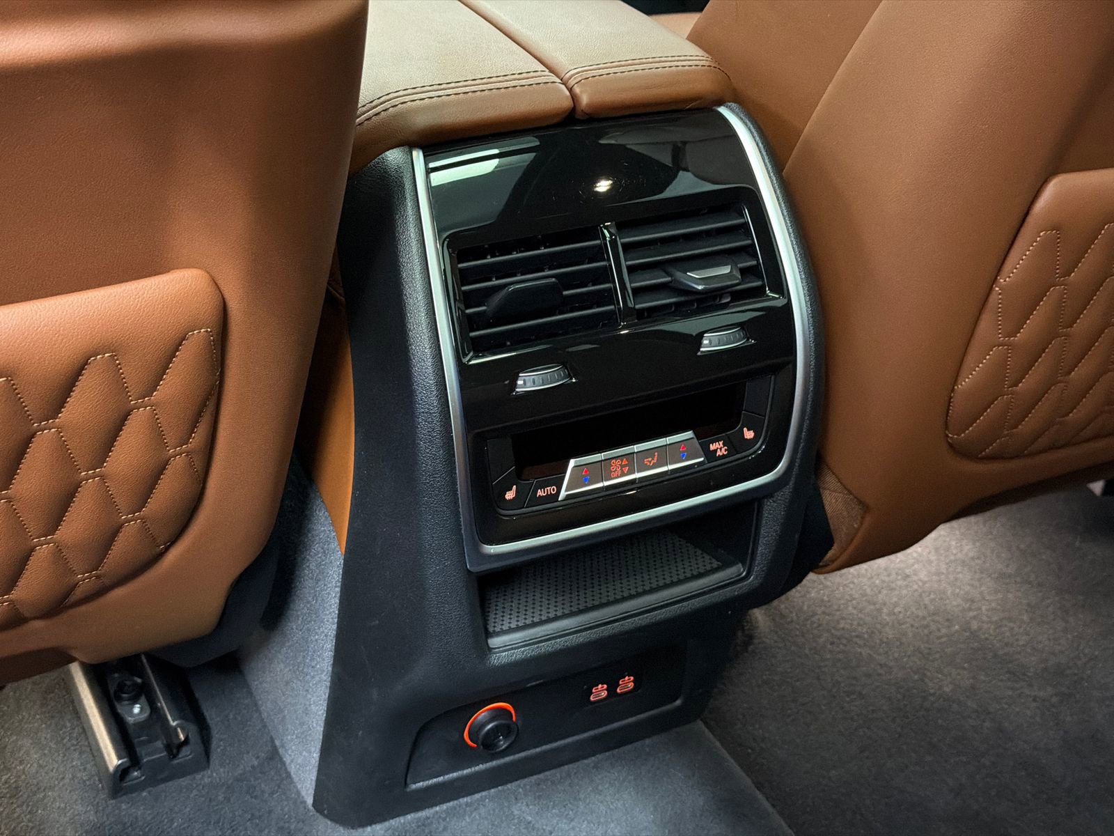 Used 2024 BMW ALPINA XB7 image 28