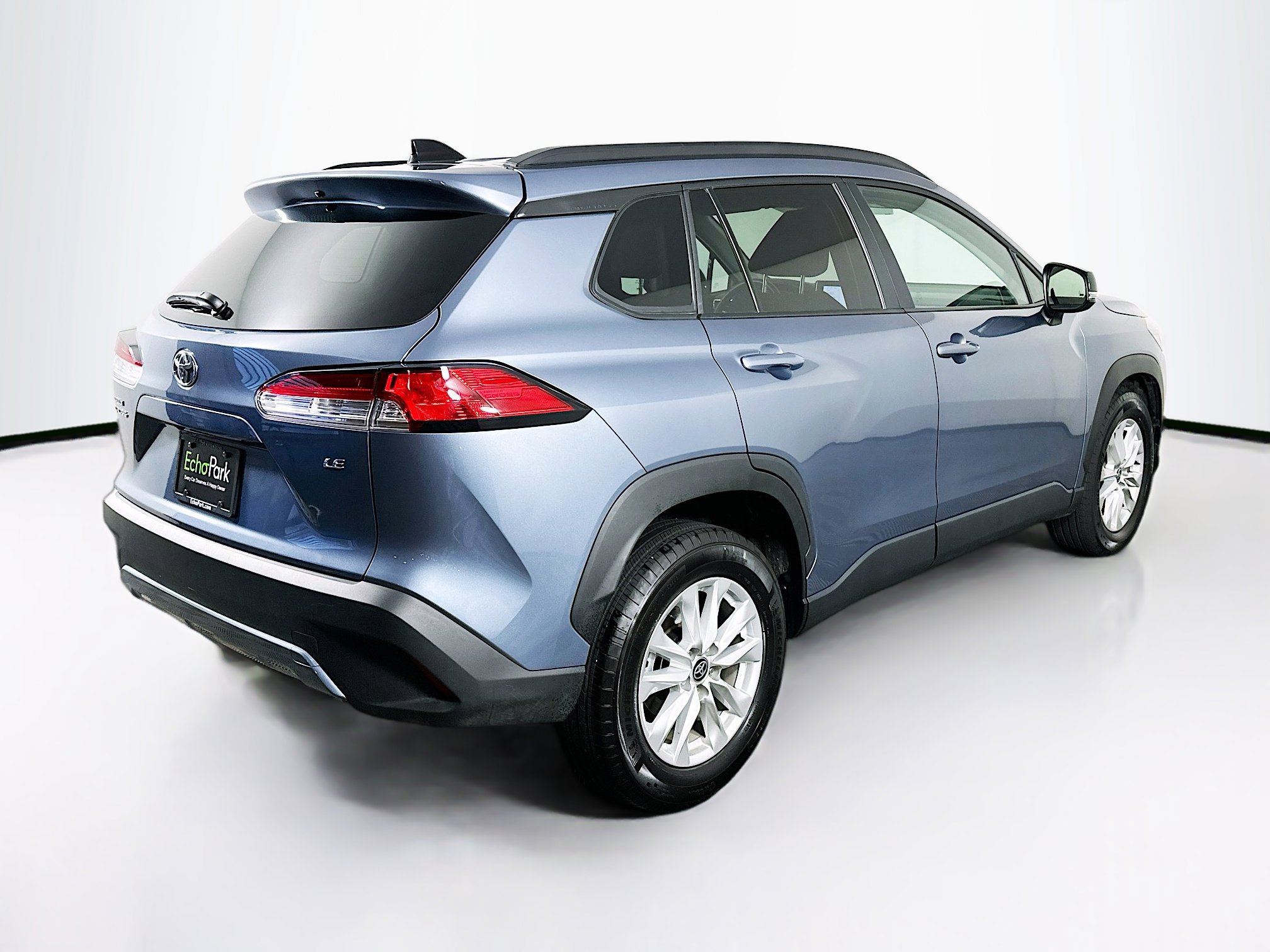 Used 2025 Toyota Corolla Cross LE image 9