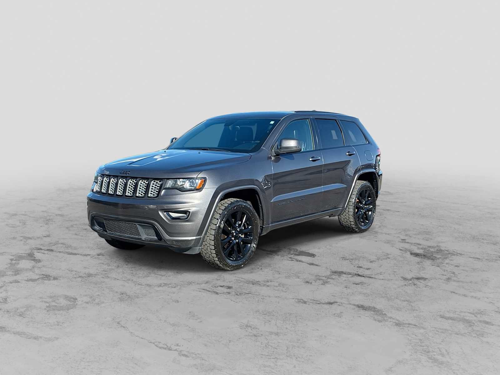 Used 2018 Jeep Grand Cherokee Altitude AWD/4WD image 4