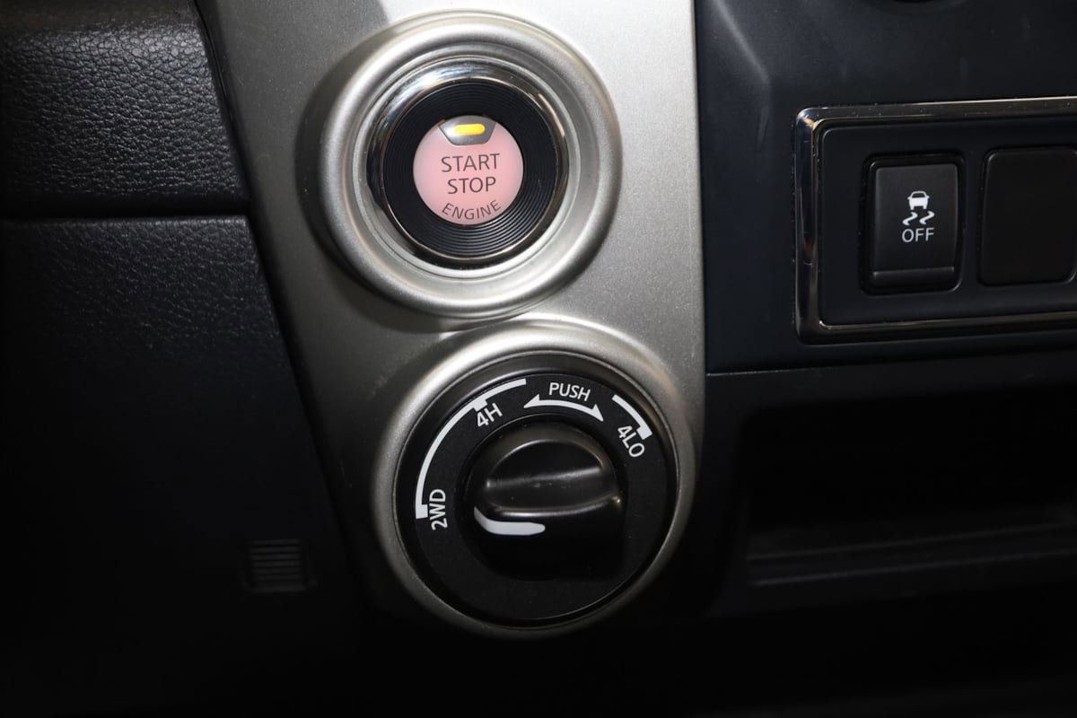 Used 2017 Nissan Titan SV AWD/4WD image 24