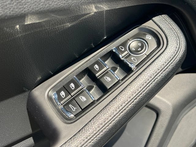 Used 2024 Porsche Macan AWD/4WD image 11