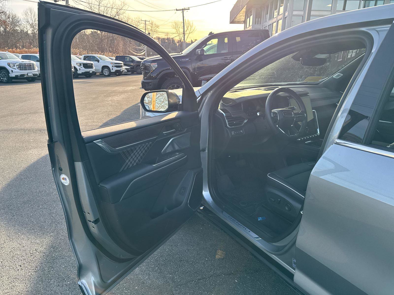 New 2025 GMC Acadia Denali w/ Super Cruise Package image 11