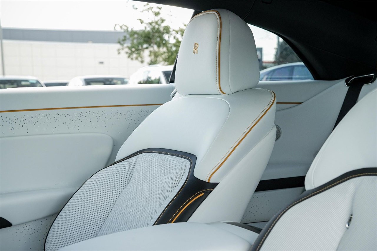 New 2025 Rolls-Royce Spectre Black Badge image 25