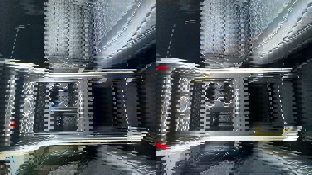 Used 2024 Lincoln Nautilus Reserve image 13