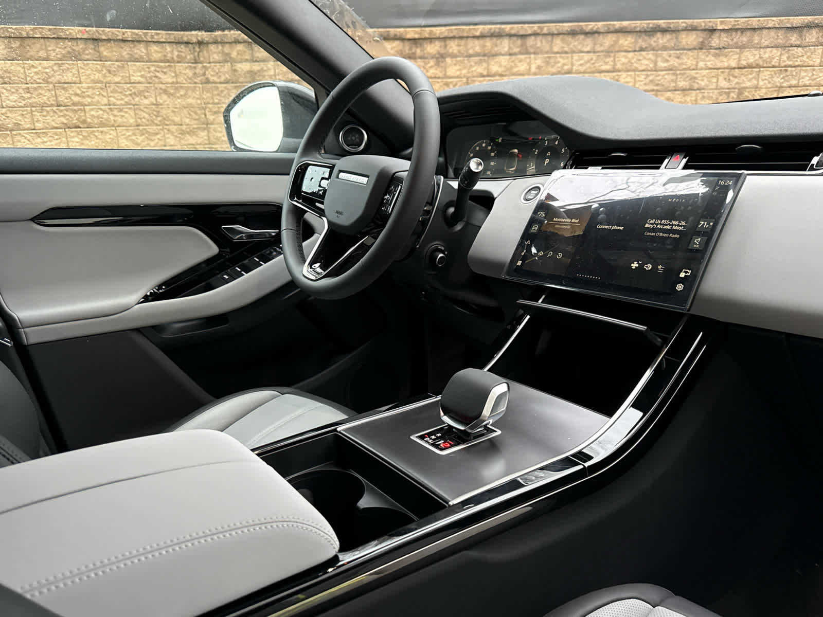 New 2026 Land Rover Range Rover Evoque Dynamic SE image 8