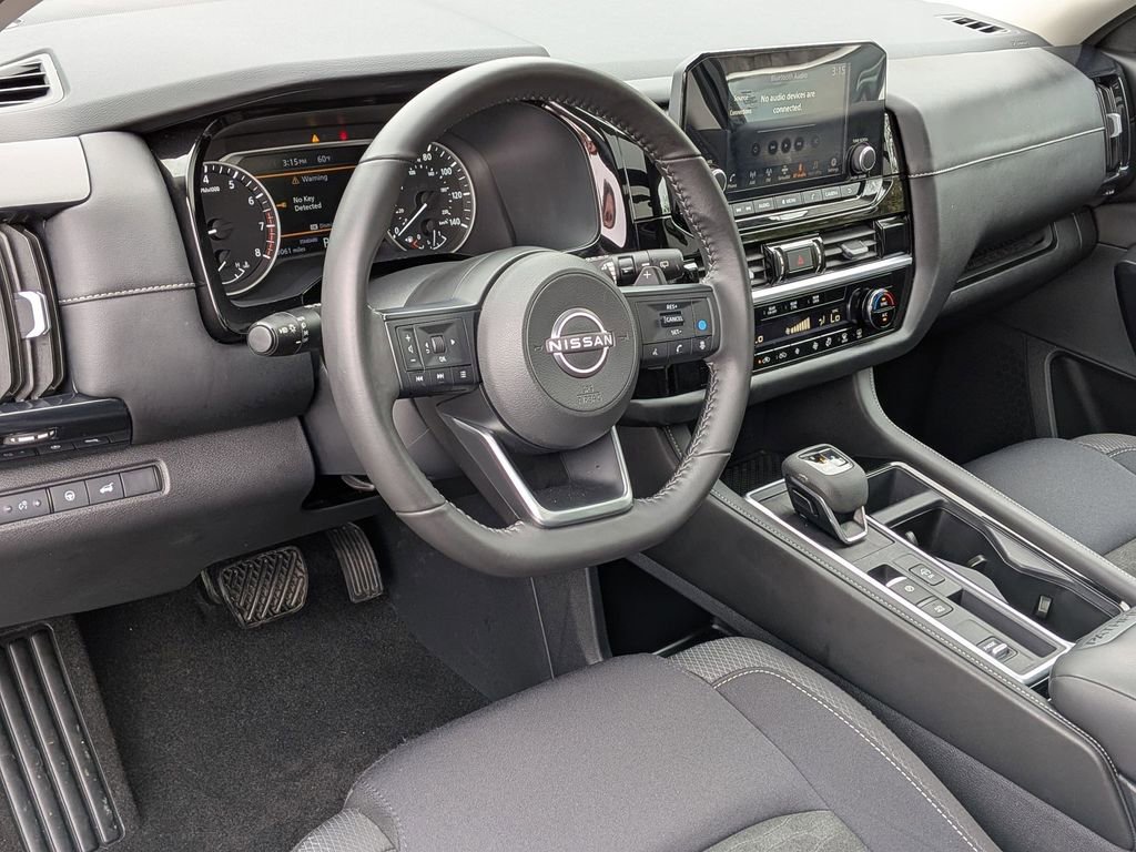 Used 2025 Nissan Pathfinder SV w/ SV Premium Package FWD image 10