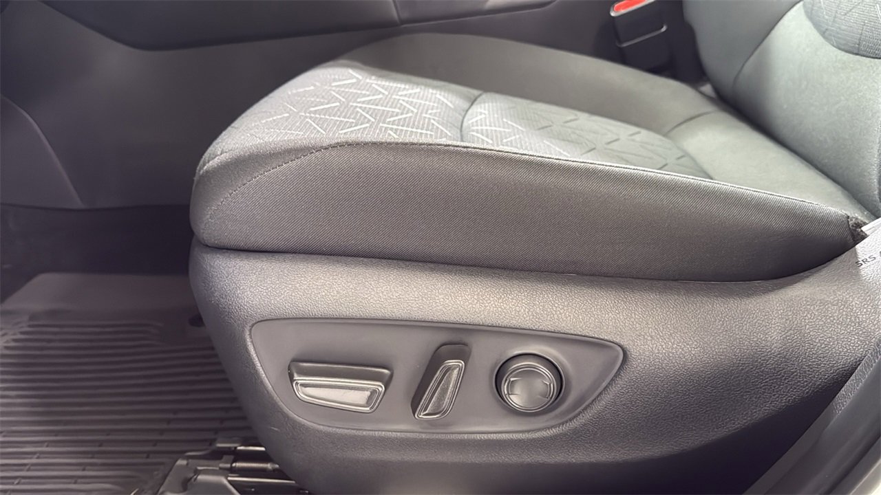 Used 2025 Toyota RAV4 XLE w/ Convenience Package image 14