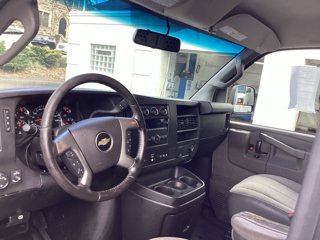 Used 2017 Chevrolet Express 2500 image 27