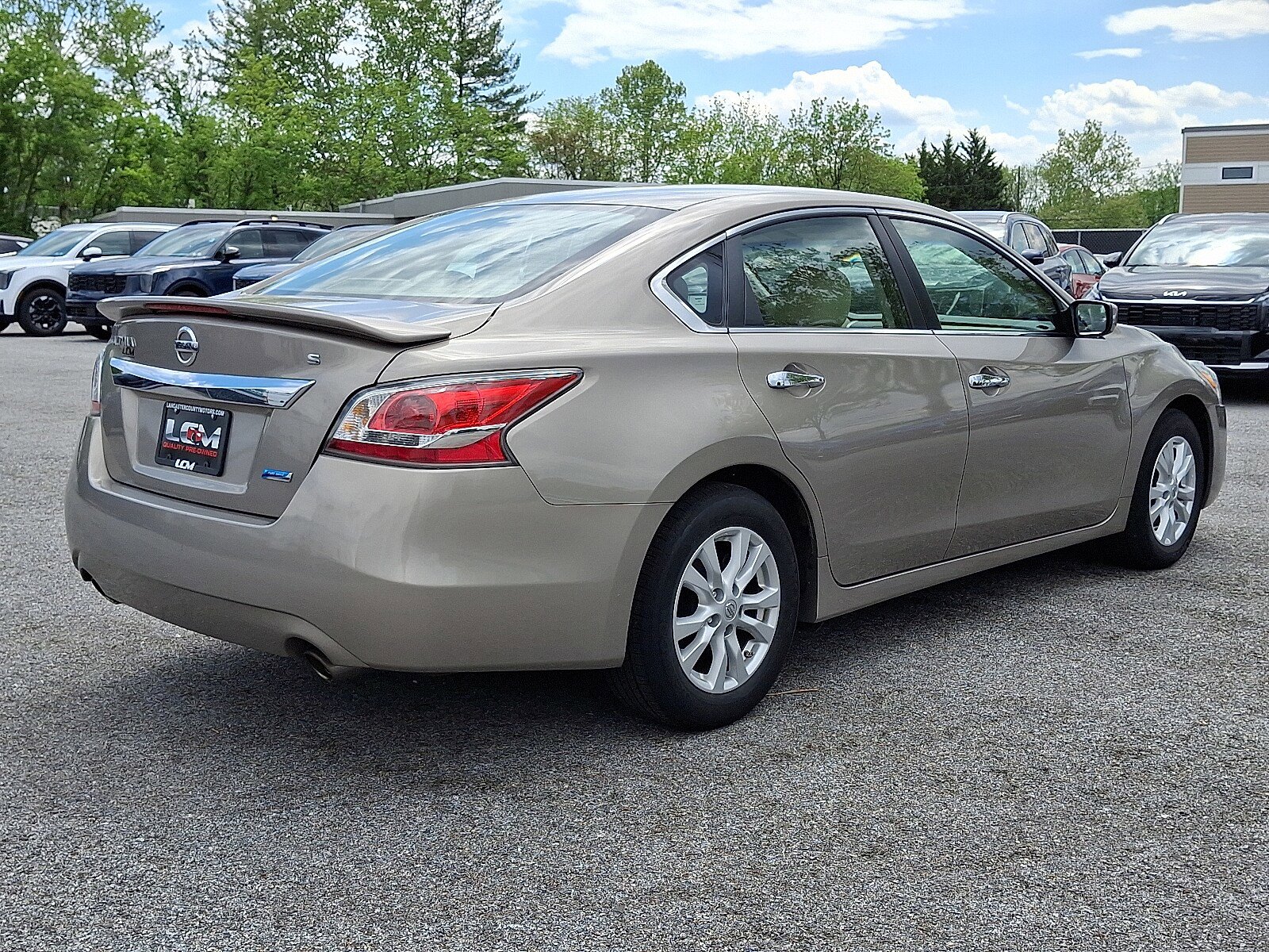 Used 2014 Nissan Altima 2.5 S w/ Sport Value Package FWD image 5