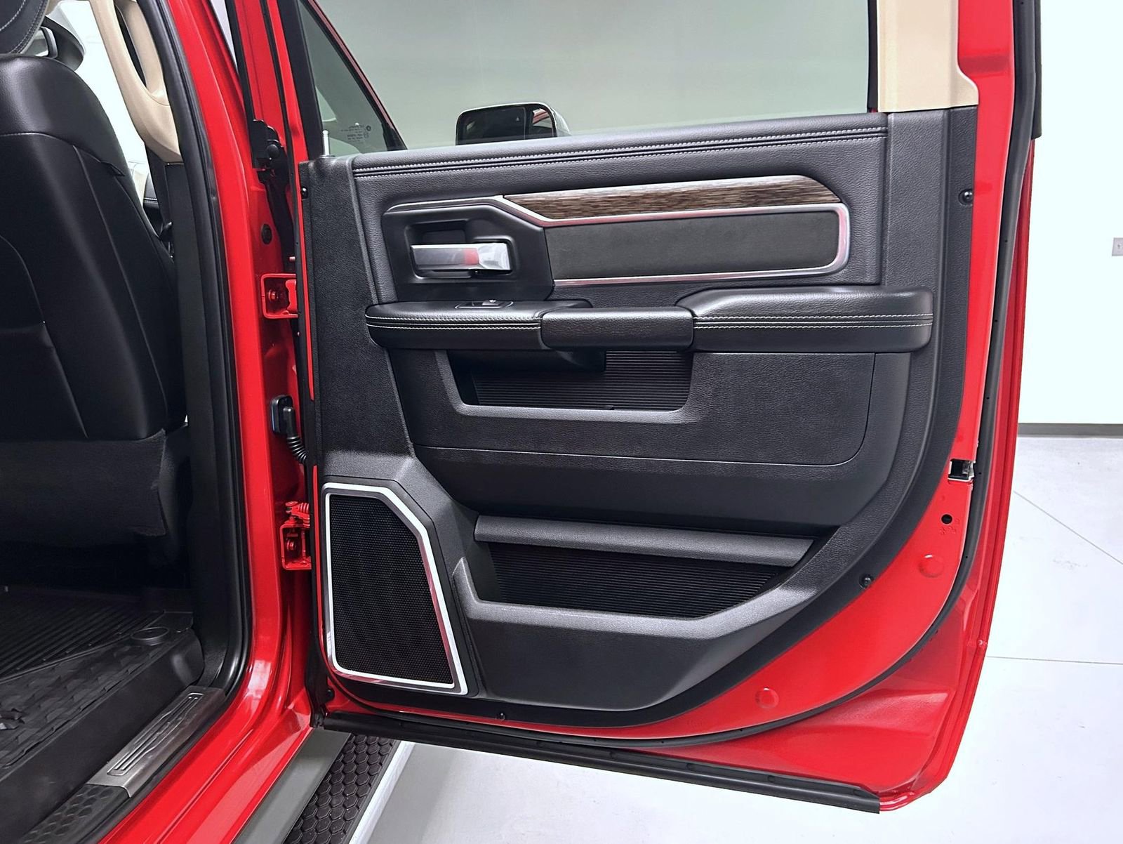 Used 2020 RAM 3500 Laramie image 17