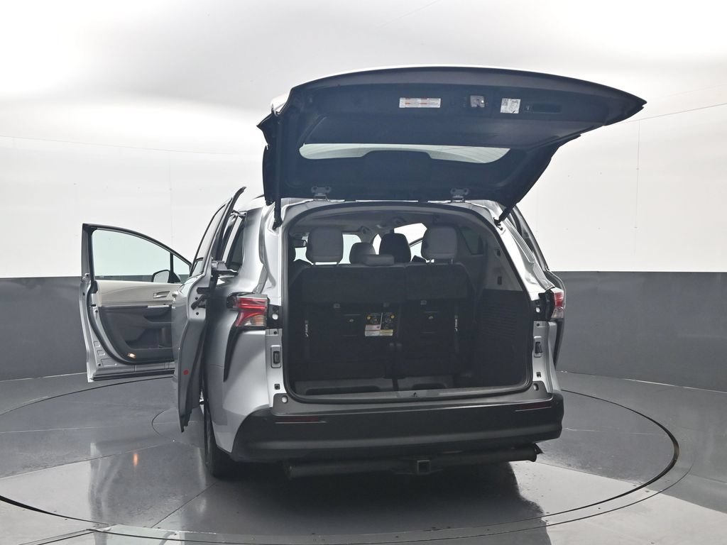 Used 2022 Toyota Sienna XLE w/ XLE Plus Package AWD/4WD image 34