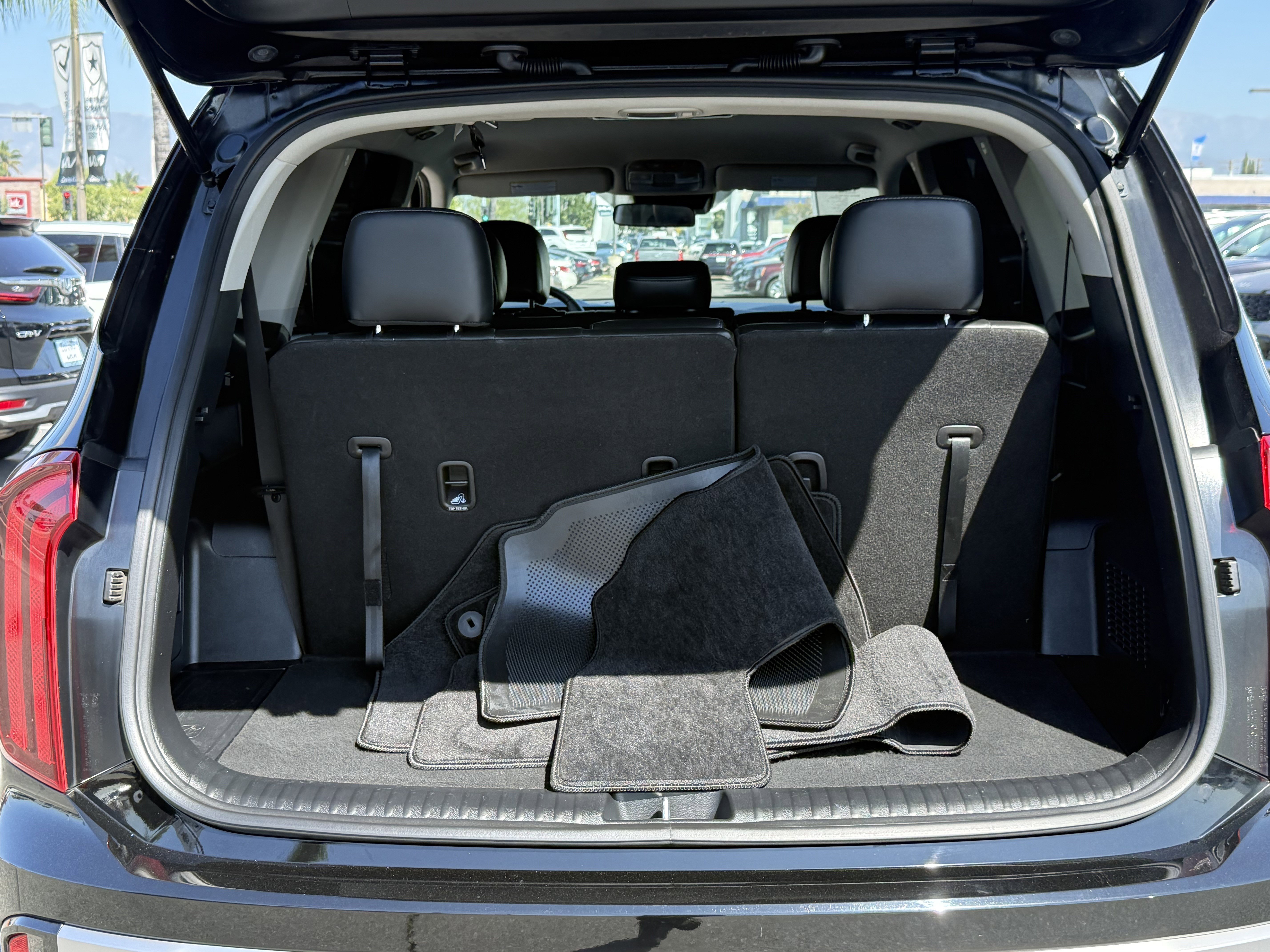 Certified 2025 Kia Telluride LX image 10