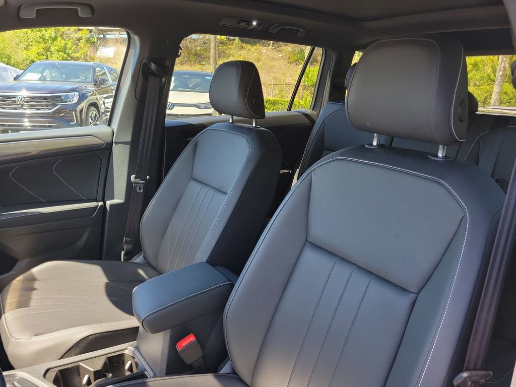 Used 2023 Volkswagen Tiguan SE R-Line image 20