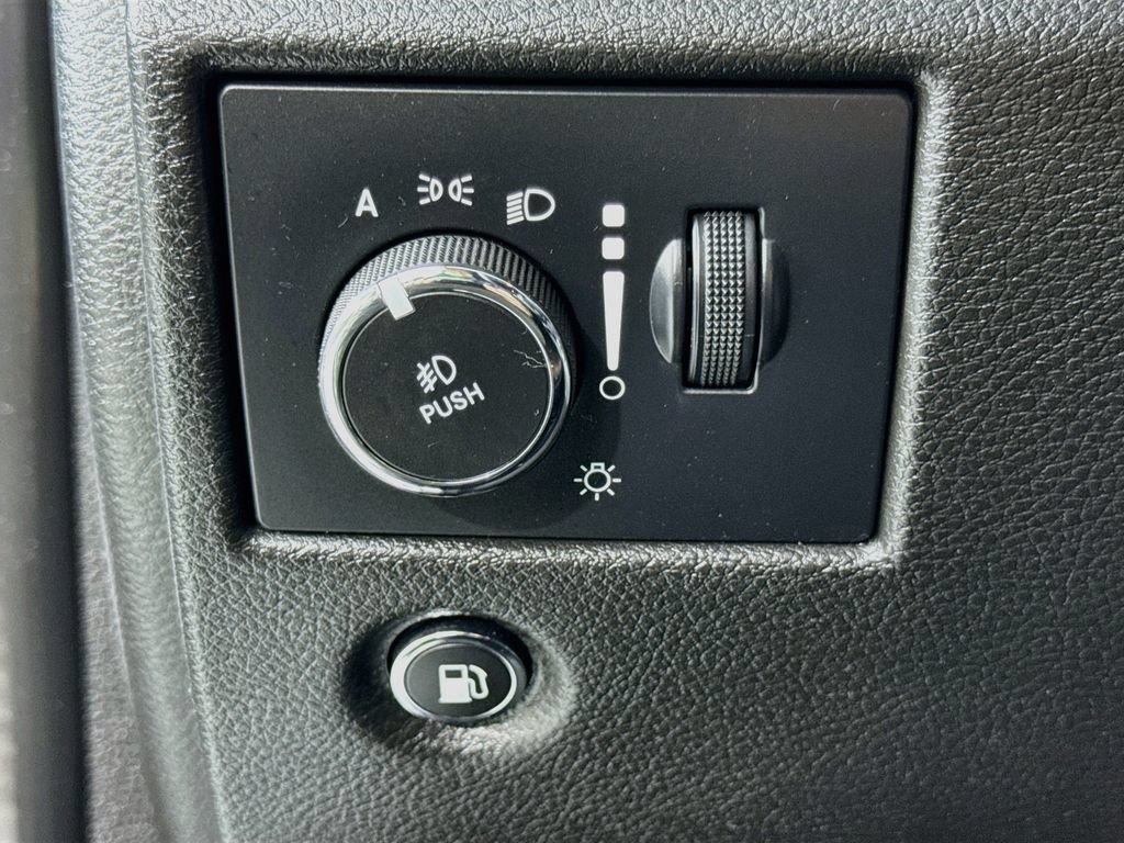 Used 2021 Jeep Grand Cherokee High Altitude AWD/4WD image 17