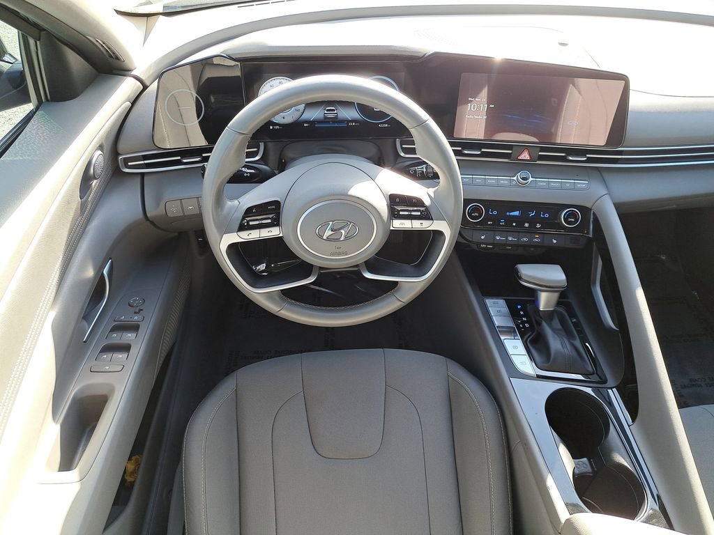 Used 2023 Hyundai Elantra SEL w/ Convenience Package image 10