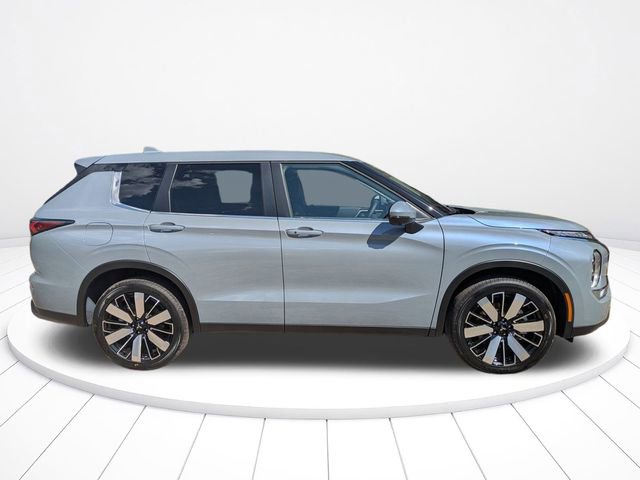 New 2026 Mitsubishi Outlander SE image 3