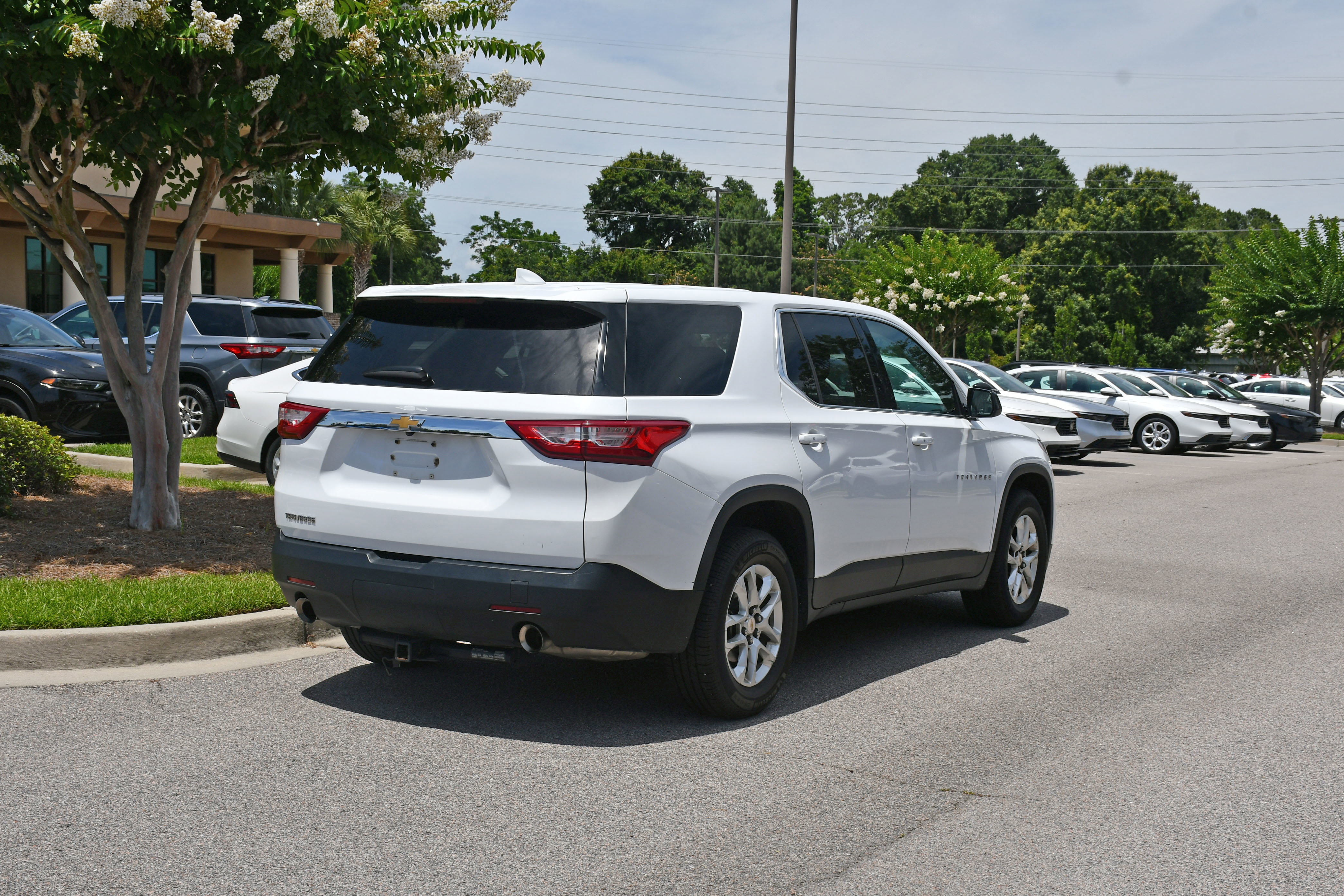 Used 2019 Chevrolet Traverse LS FWD image 4
