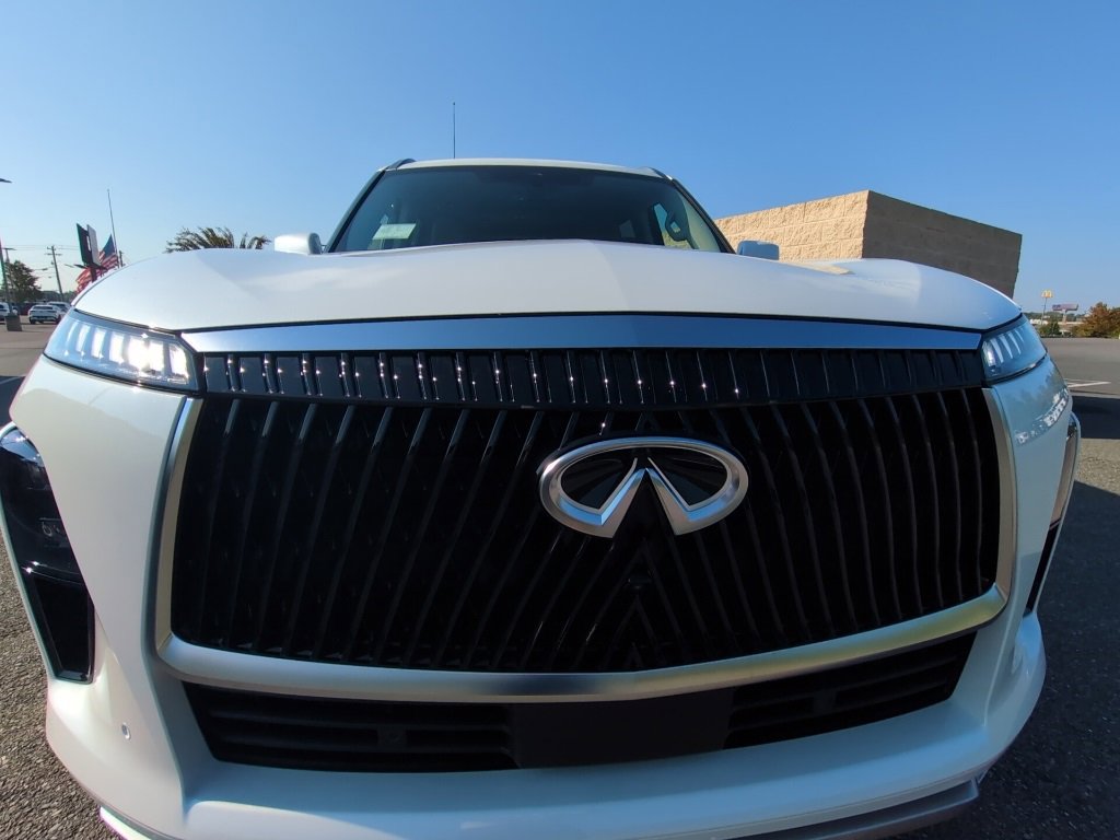 New 2026 INFINITI QX80 Luxe image 2