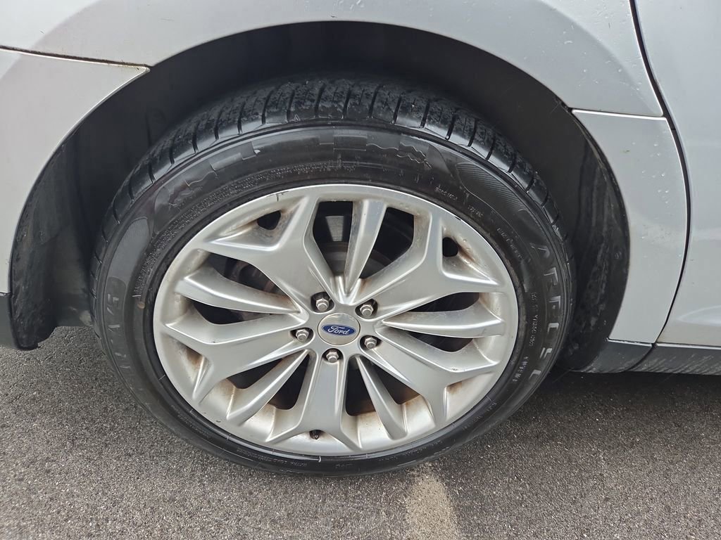 Used 2019 Ford Taurus Limited image 3