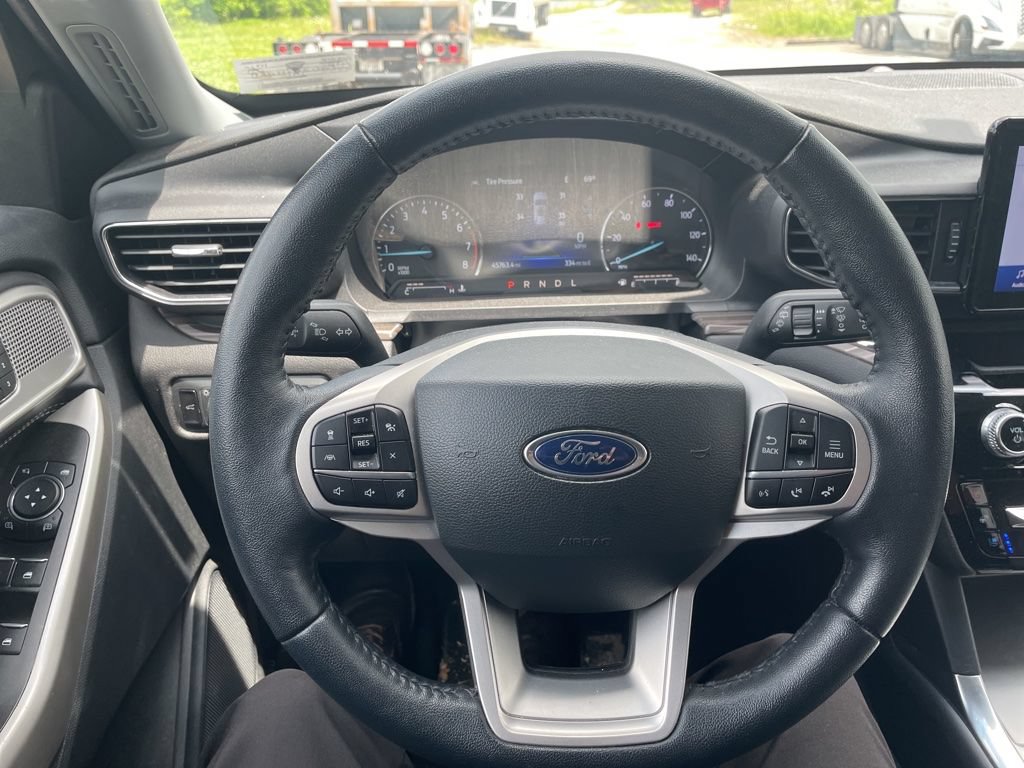 Used 2022 Ford Explorer Limited w/ Equipment Group 301A AWD/4WD image 17