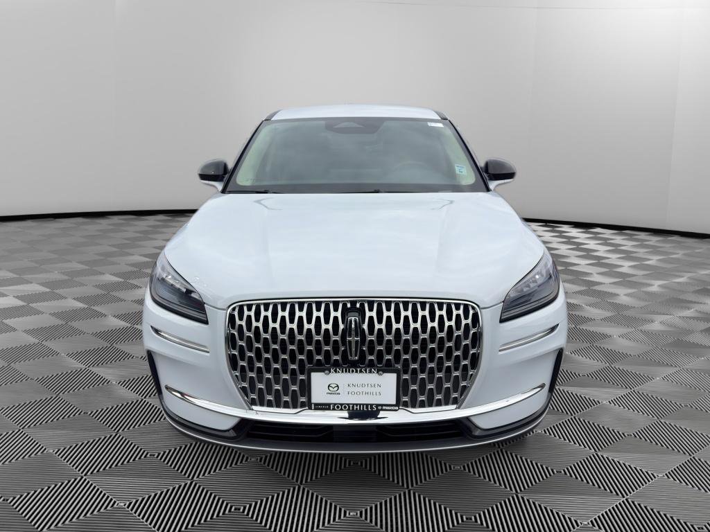 Used 2025 Lincoln Corsair Premiere image 2
