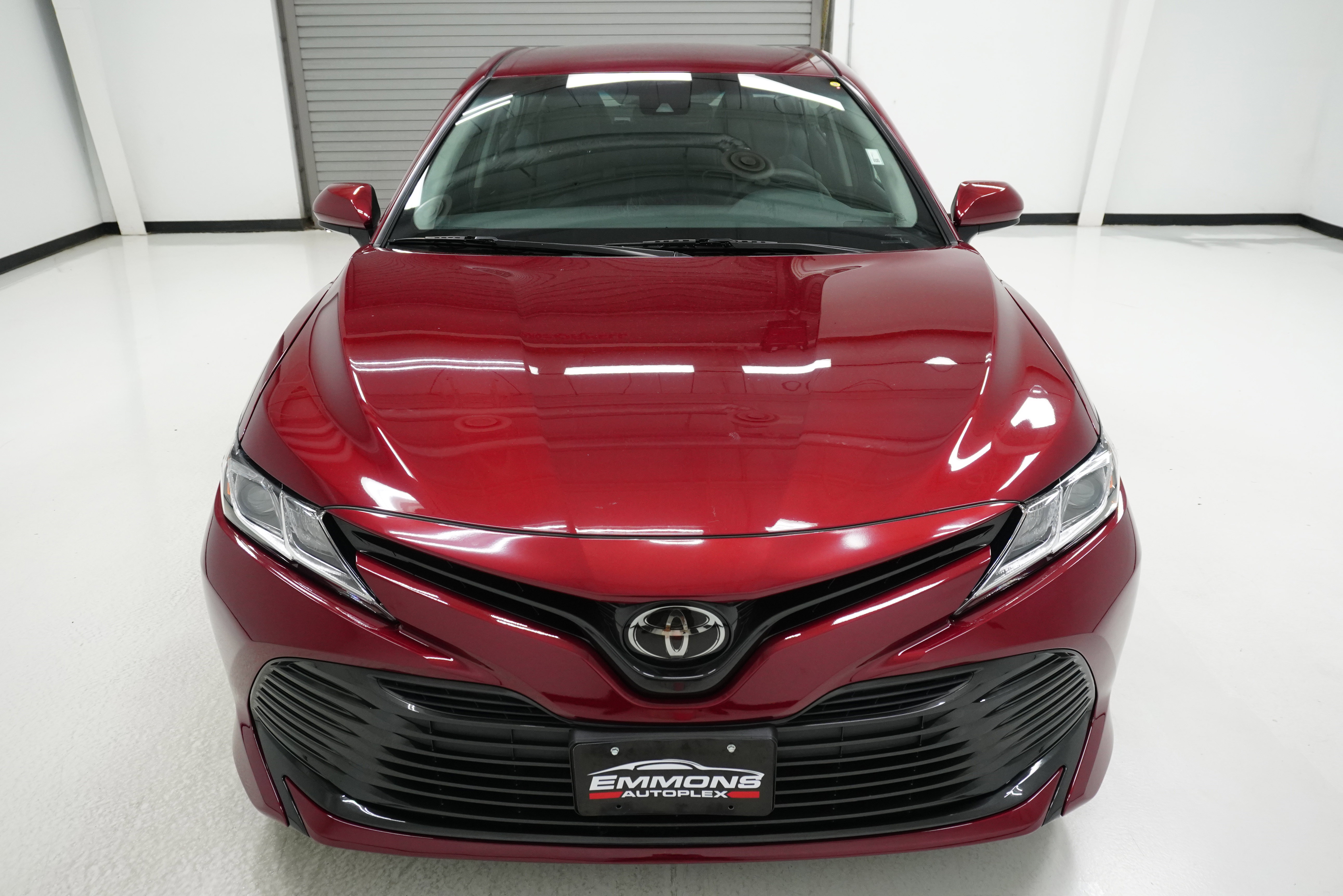 Used 2018 Toyota Camry LE FWD image 2