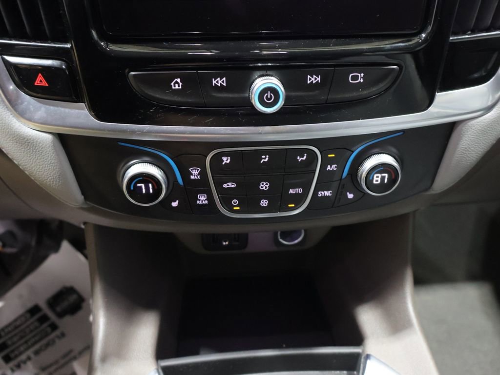 Used 2020 Chevrolet Traverse LT image 28