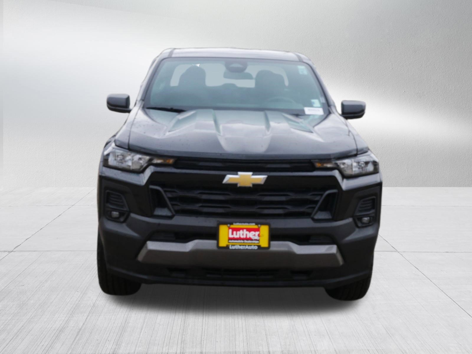 Used 2024 Chevrolet Colorado W/T image 2