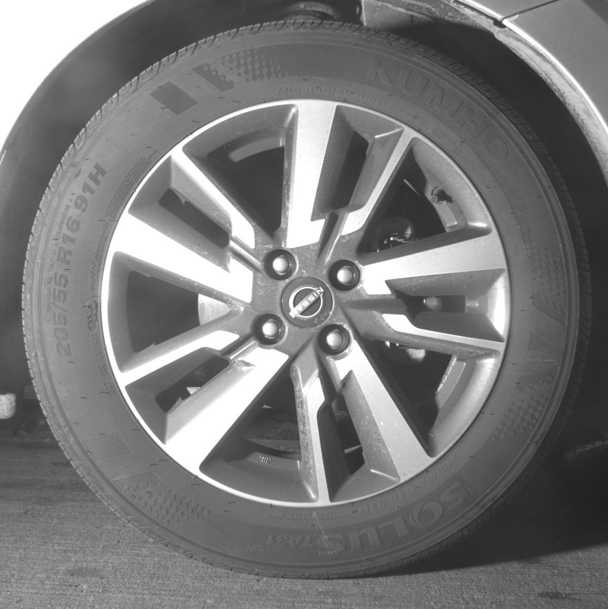 Used 2025 Nissan Versa SV image 13