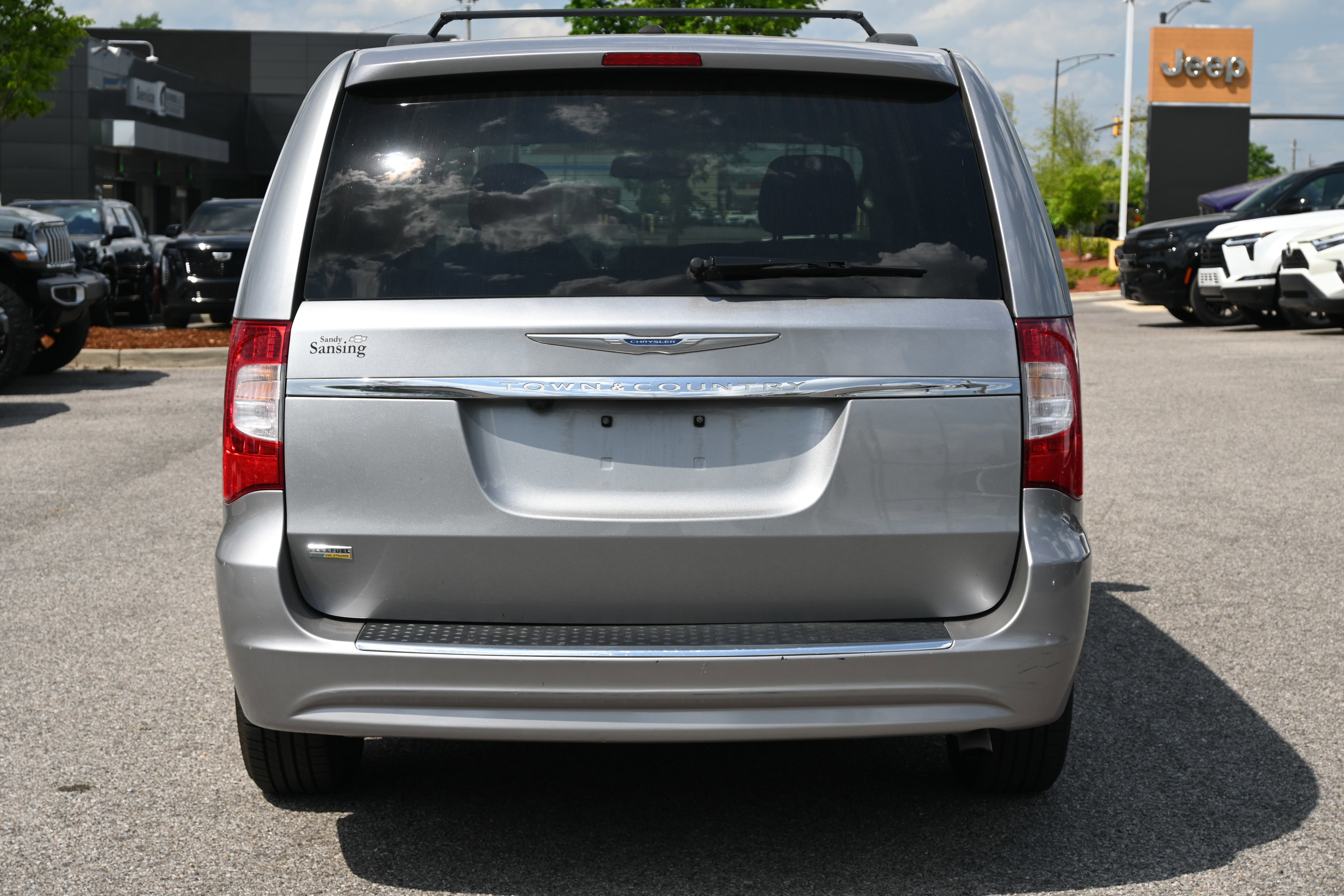 Used 2016 Chrysler Town & Country Touring FWD image 11