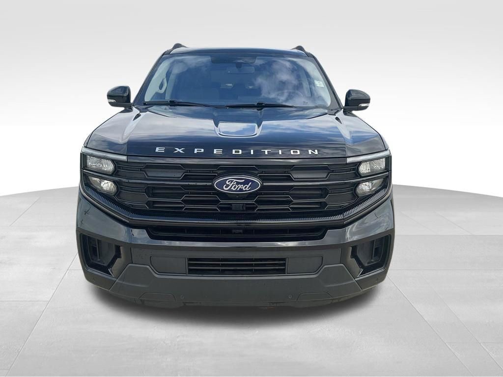Used 2025 Ford Expedition Max Active RWD image 2