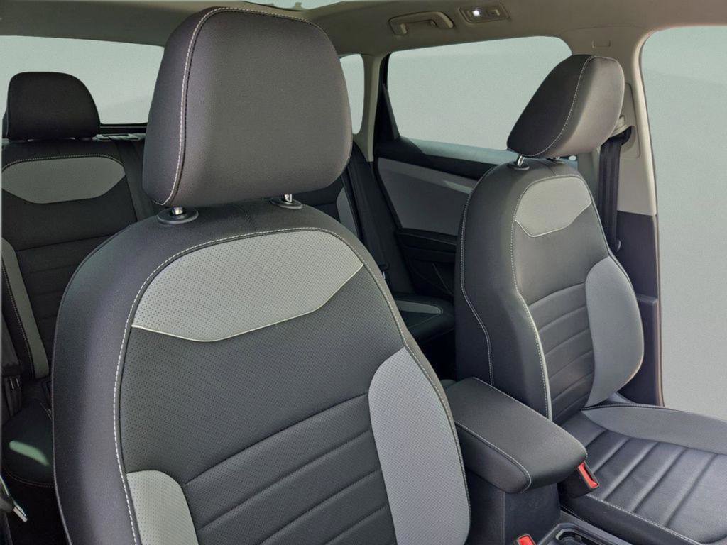 Used 2024 Volkswagen Taos SEL image 31