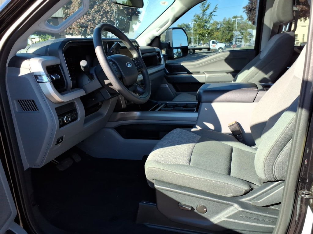 Used 2026 Ford F350 XLT w/ XLT Premium Package AWD/4WD image 11
