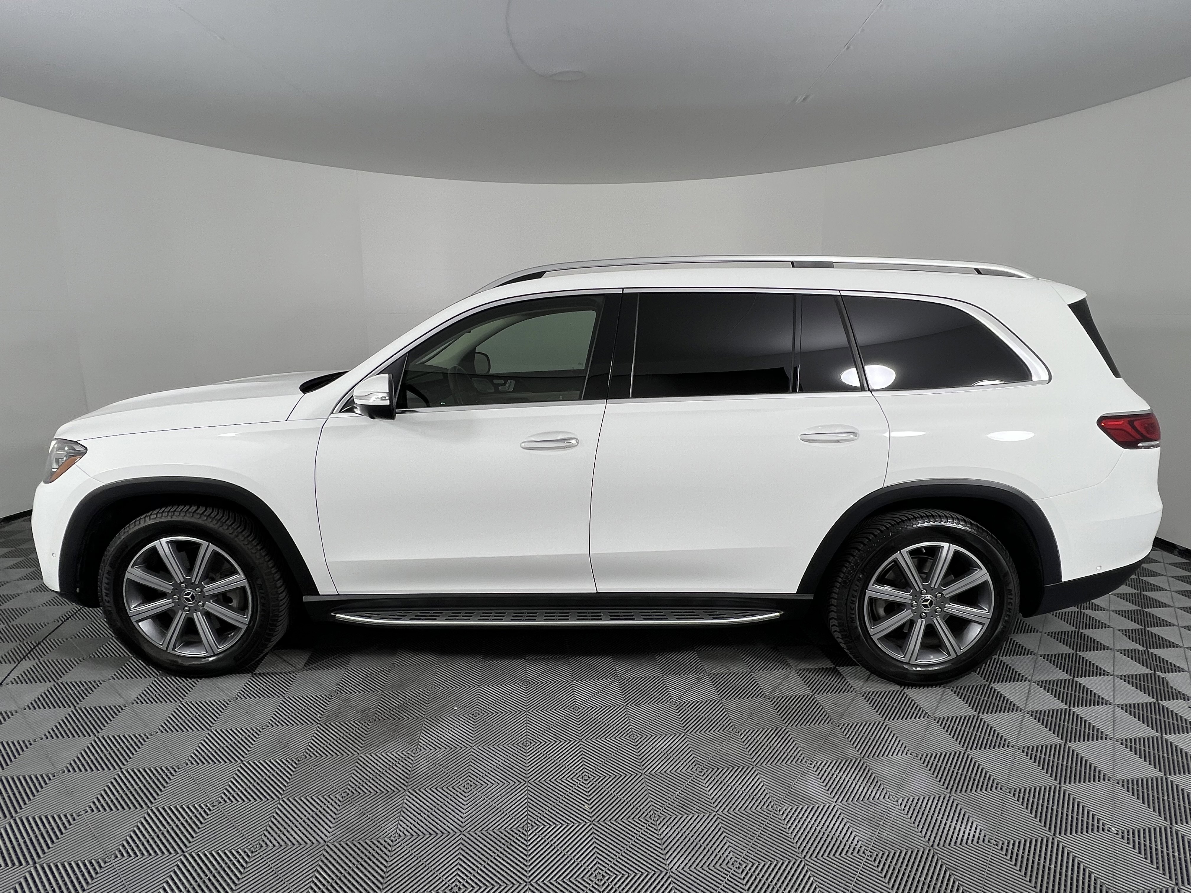 Used 2020 Mercedes-Benz GLS 450 4MATIC image 9
