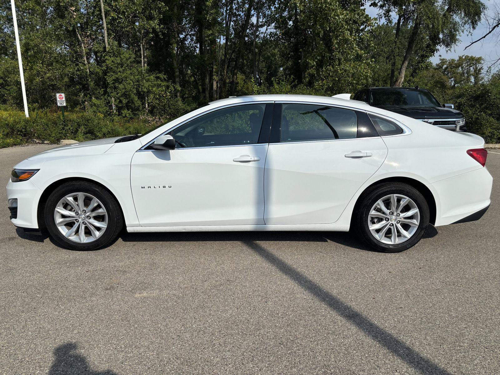 Used 2024 Chevrolet Malibu LT FWD image 2
