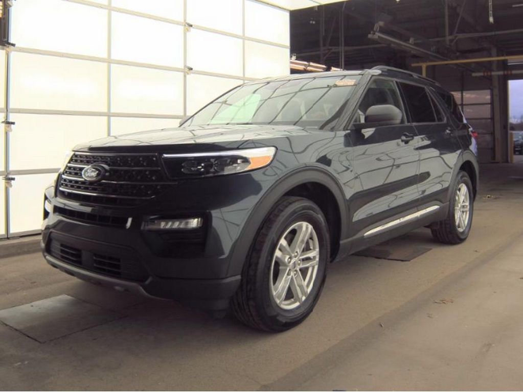 Used 2023 Ford Explorer XLT w/ Equipment Group 202A image 2