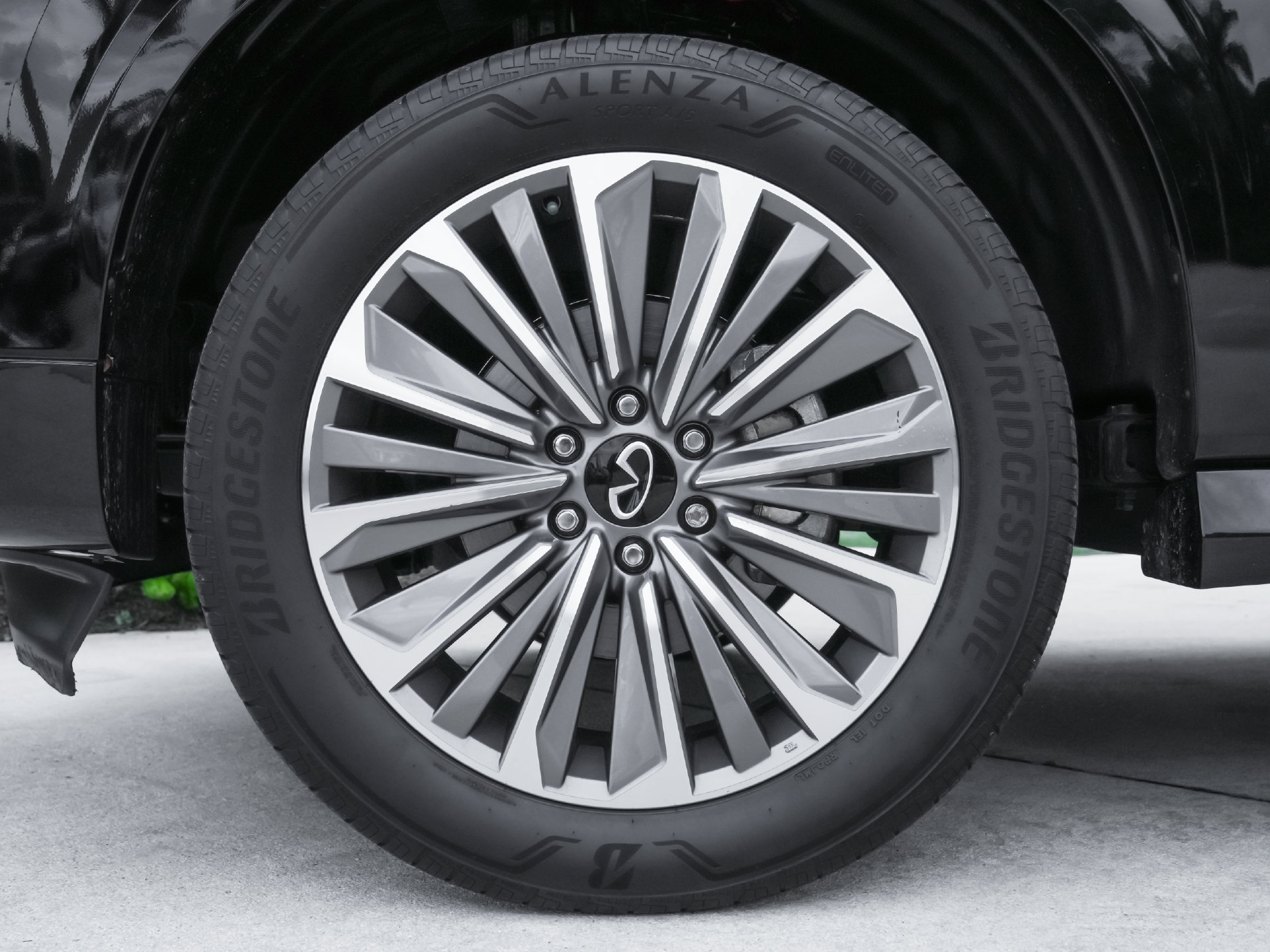 Used 2025 INFINITI QX80 Luxe RWD image 26