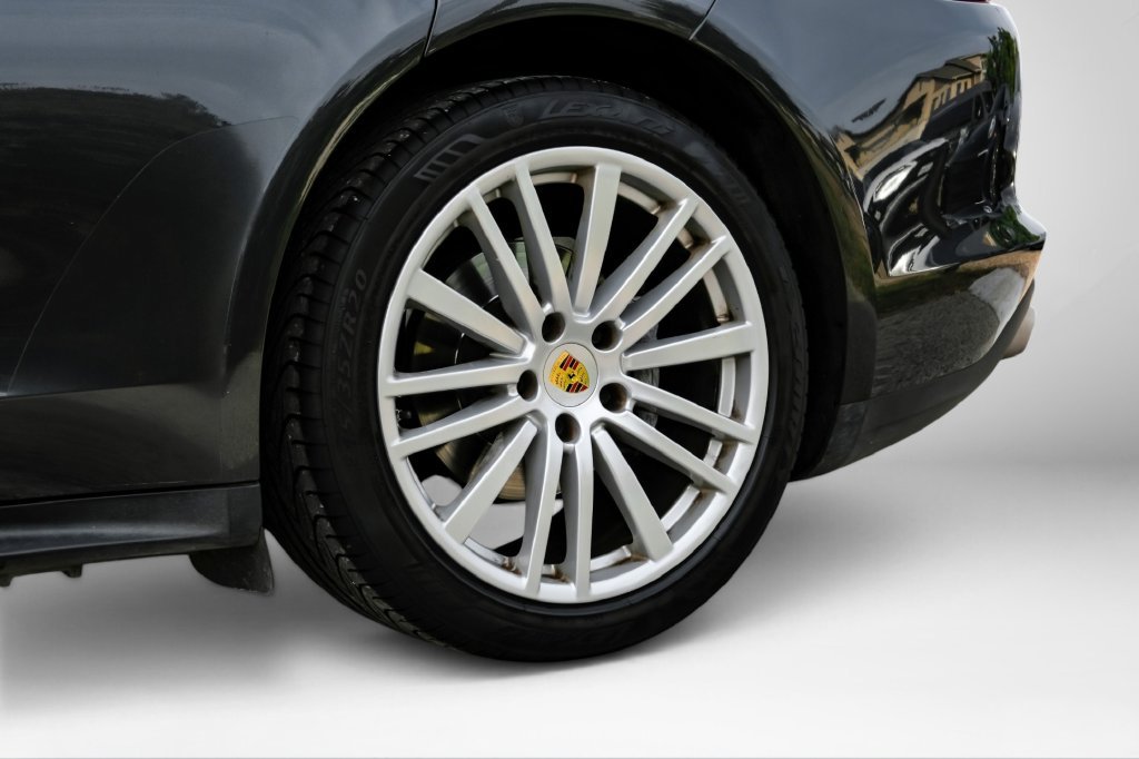 Used 2018 Porsche Panamera 4 AWD/4WD image 73