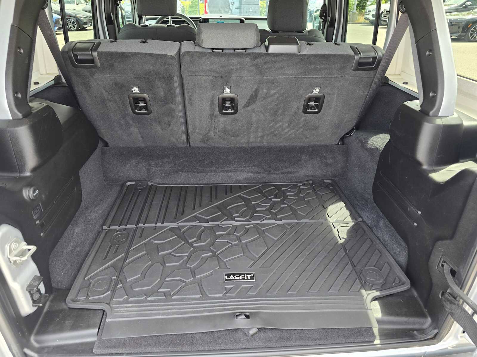 Used 2024 Jeep Wrangler Unlimited Sahara AWD/4WD image 16