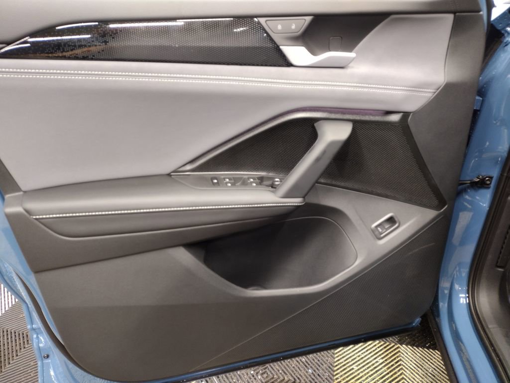 New 2025 Volkswagen Tiguan SE R-Line image 18