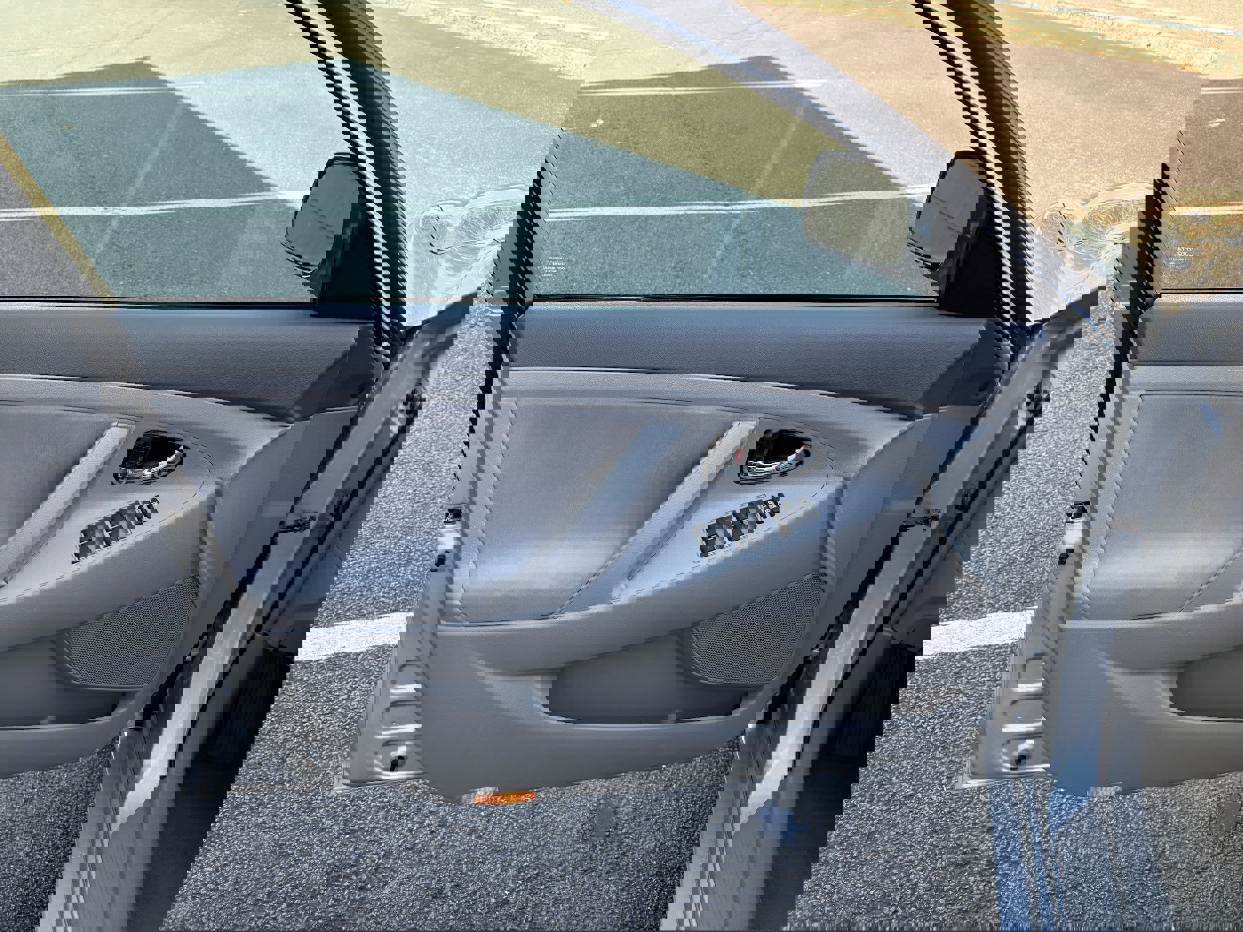 Used 2011 Toyota Camry LE image 10